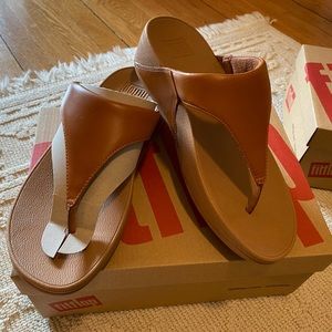 Lulu leather toepost thing sandals